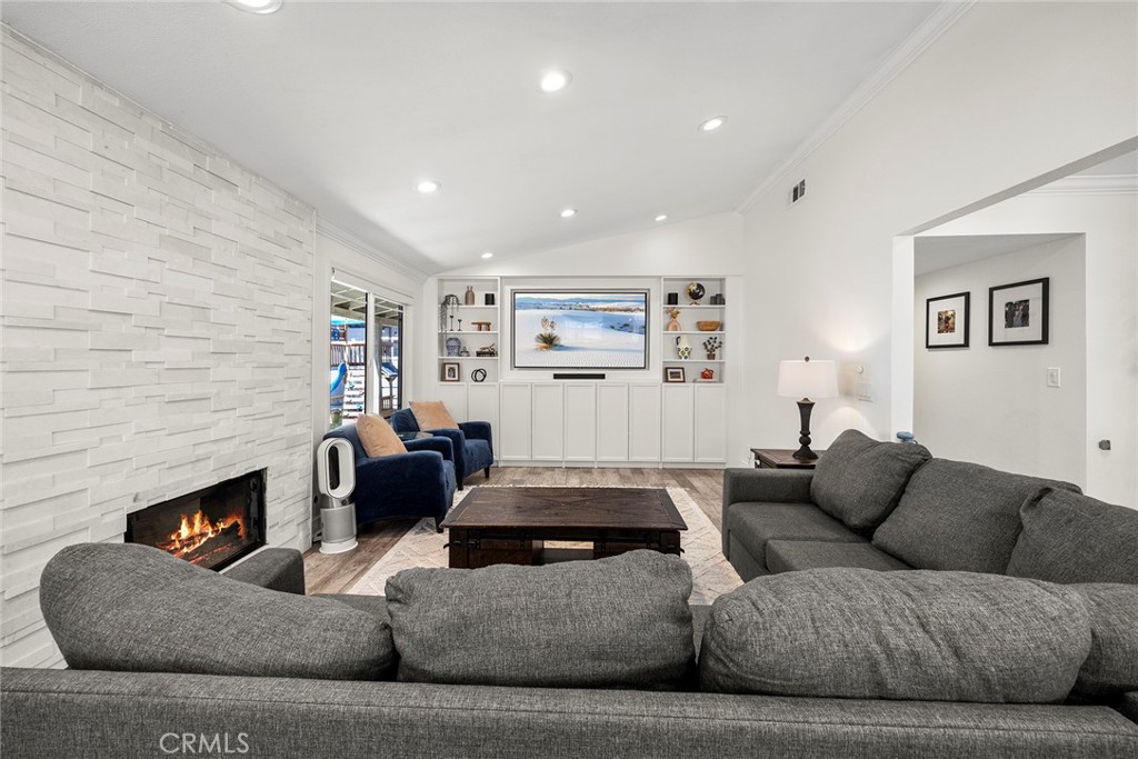 932 W Joyce Drive