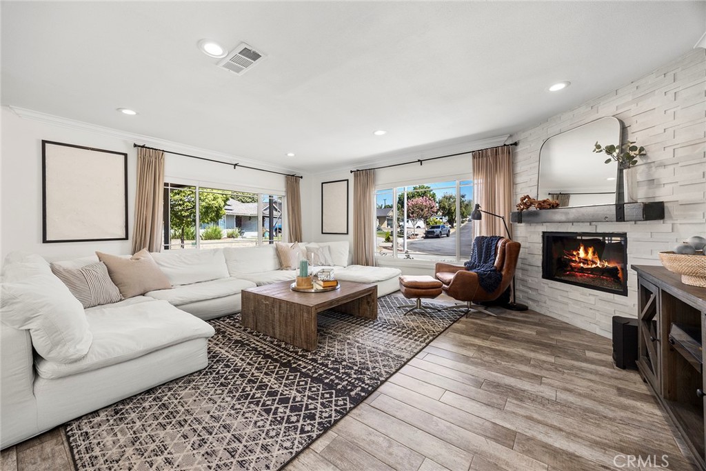 932 W Joyce Drive