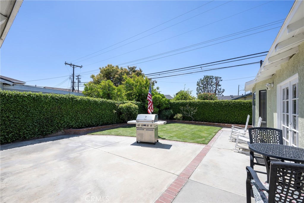 1433 S Loara Street