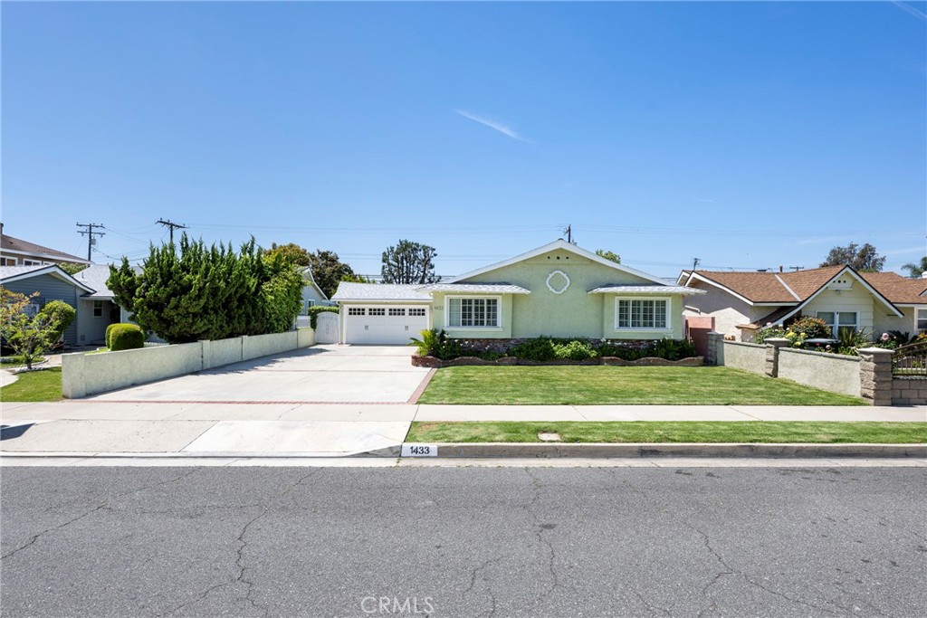 1433 S Loara Street