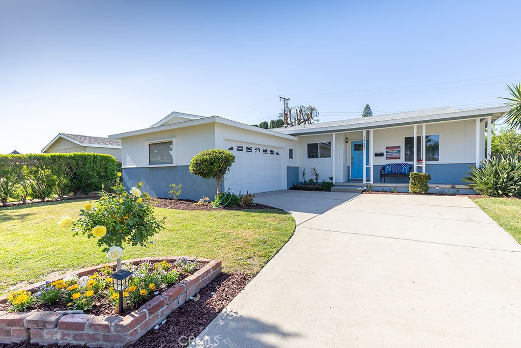 1537 E Brookdale Place