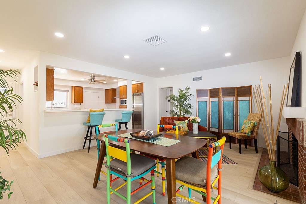 1537 E Brookdale Place