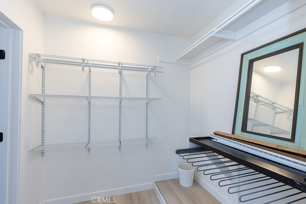 1537 E Brookdale Place