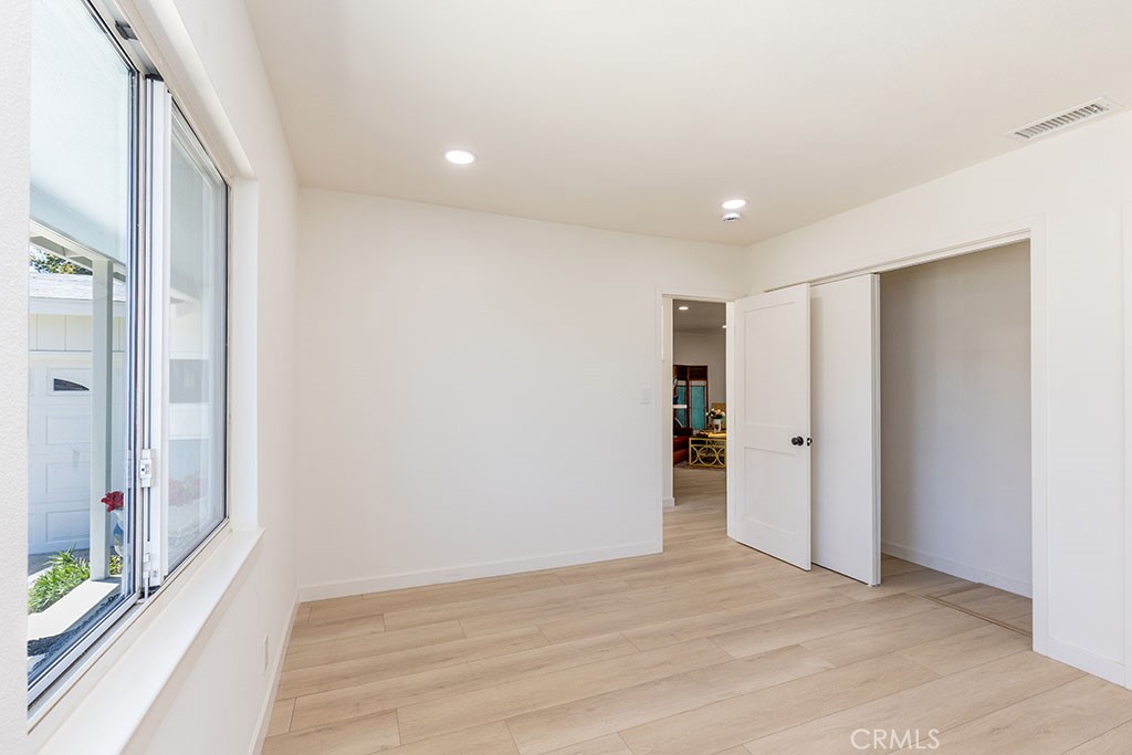 1537 E Brookdale Place