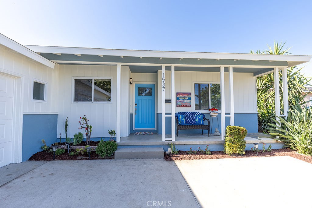 1537 E Brookdale Place