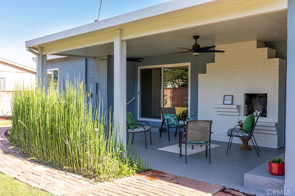 1537 E Brookdale Place