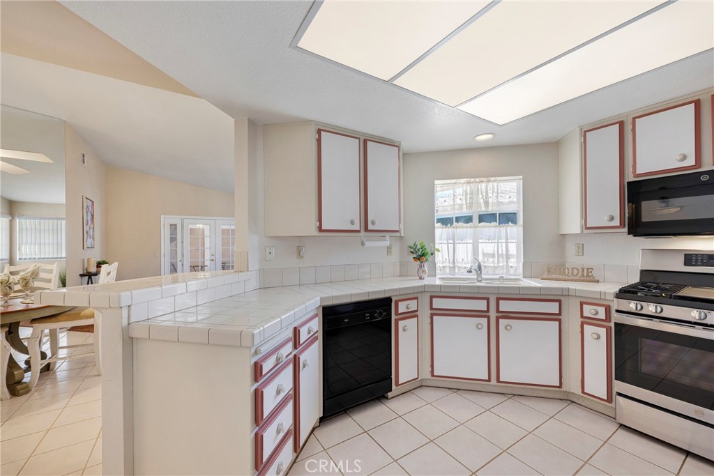 28285 Calle Lustrosos