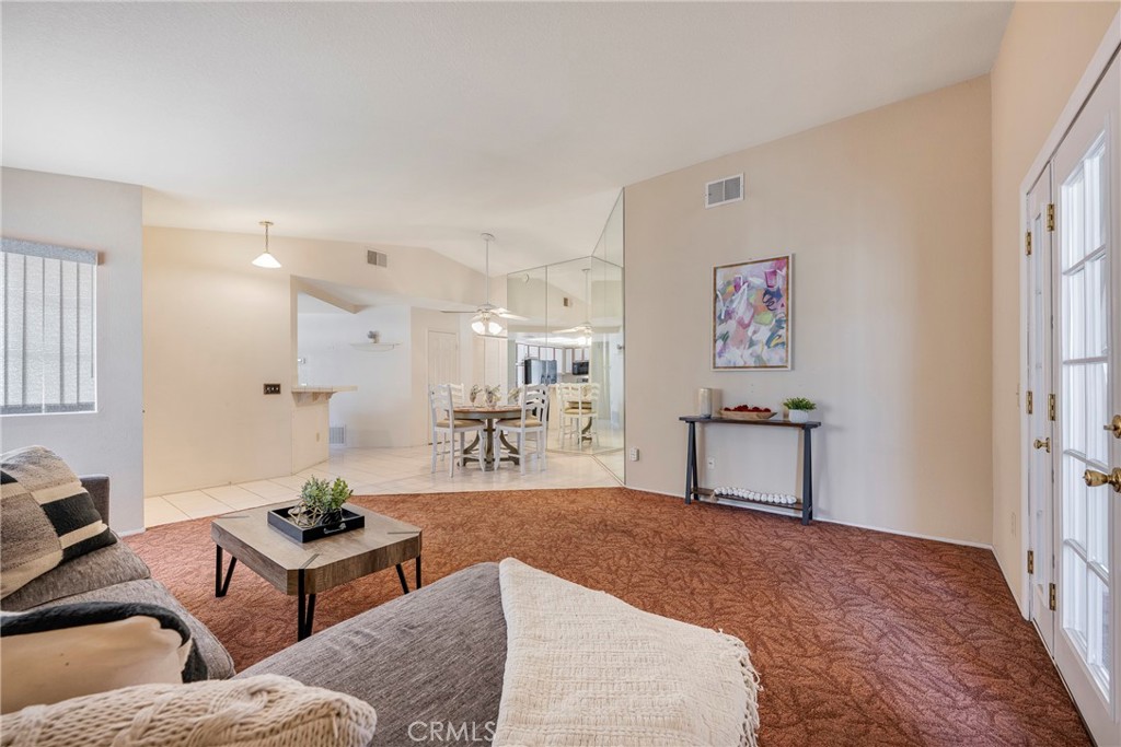 28285 Calle Lustrosos