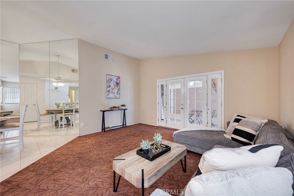 28285 Calle Lustrosos