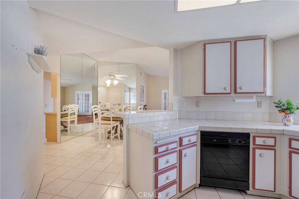 28285 Calle Lustrosos