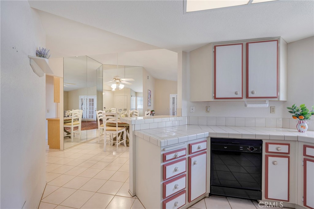 28285 Calle Lustrosos