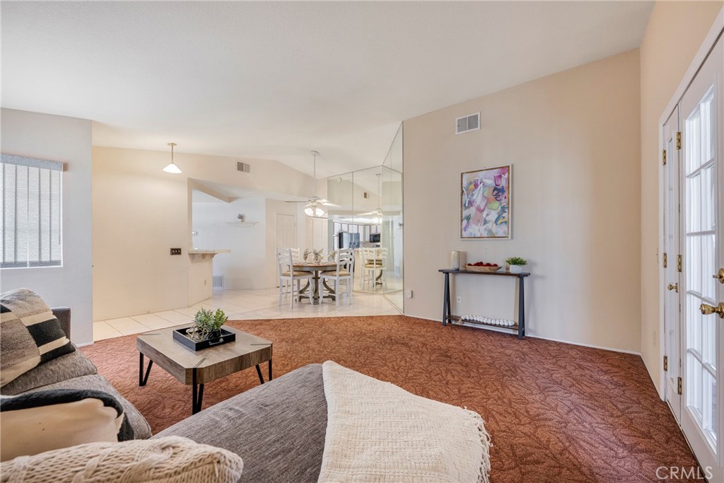 28285 Calle Lustrosos