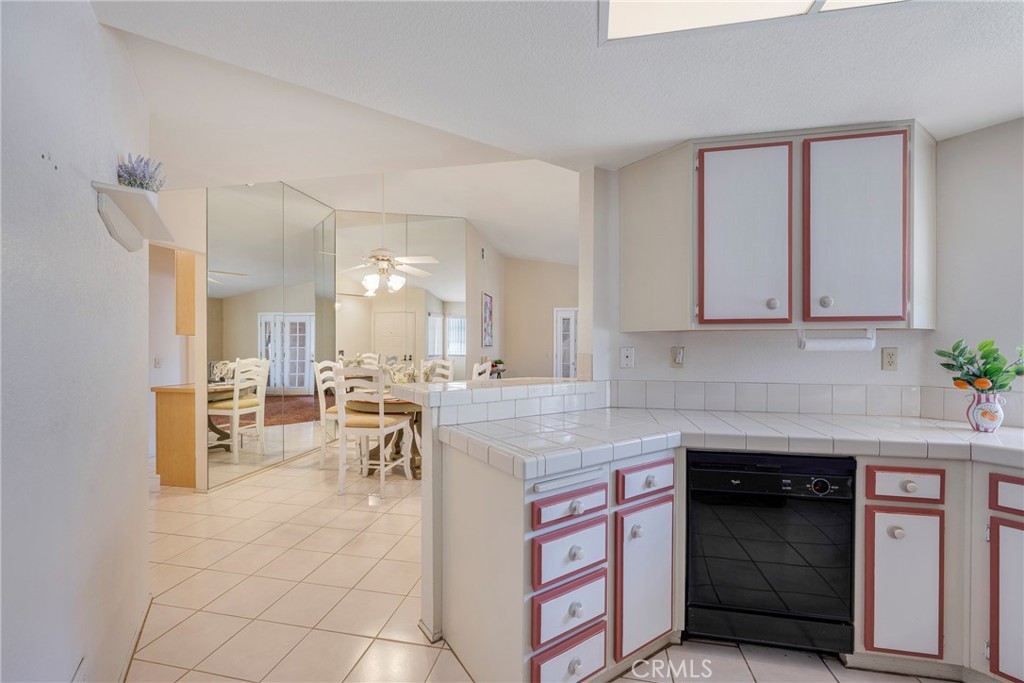 28285 Calle Lustrosos