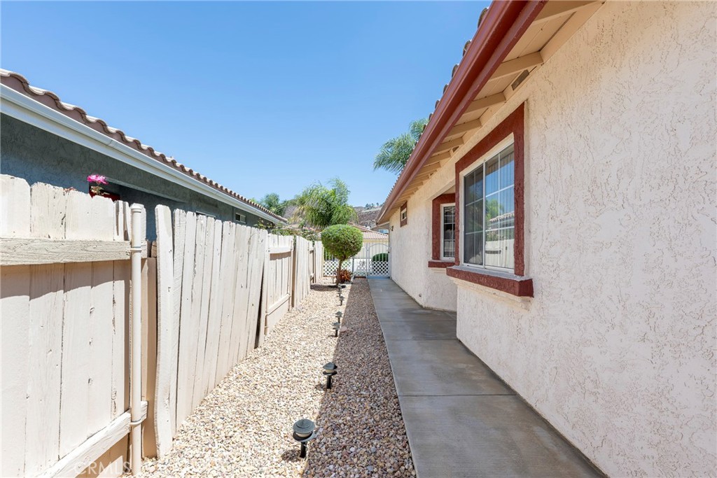 28285 Calle Lustrosos