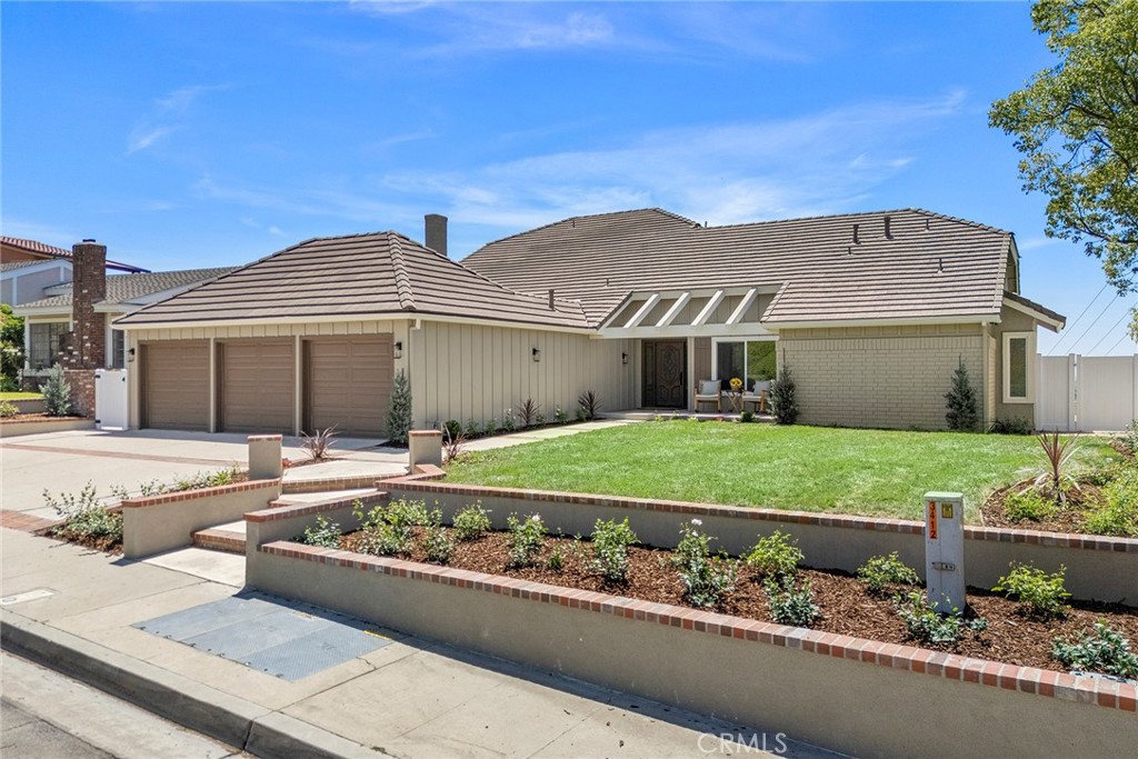 3412 E Longridge Drive