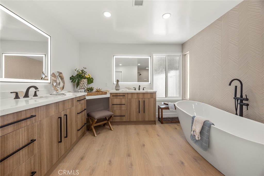 3412 E Longridge Drive