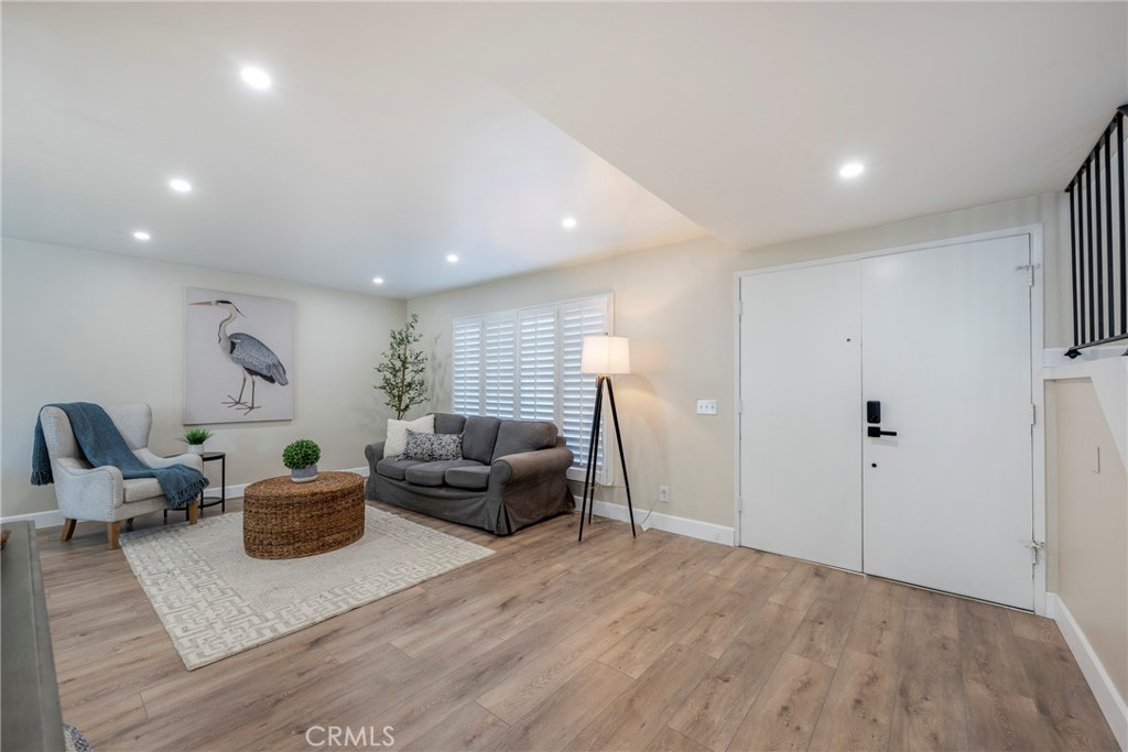 14121 Uxbridge Street