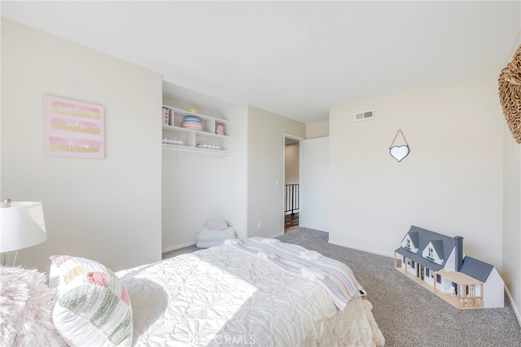 14121 Uxbridge Street