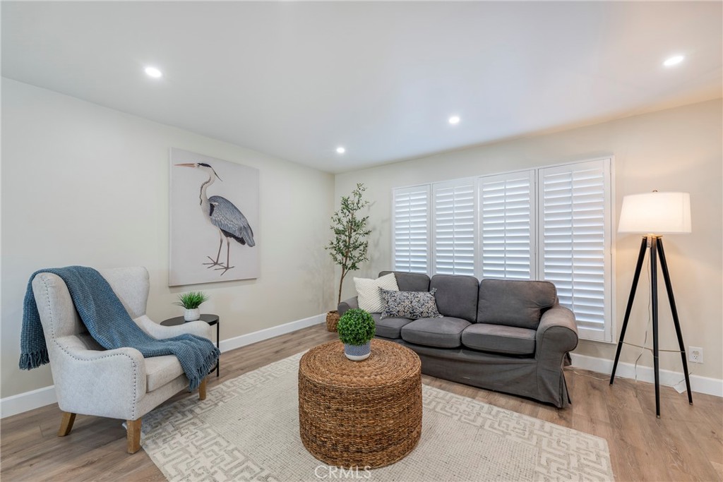 14121 Uxbridge Street