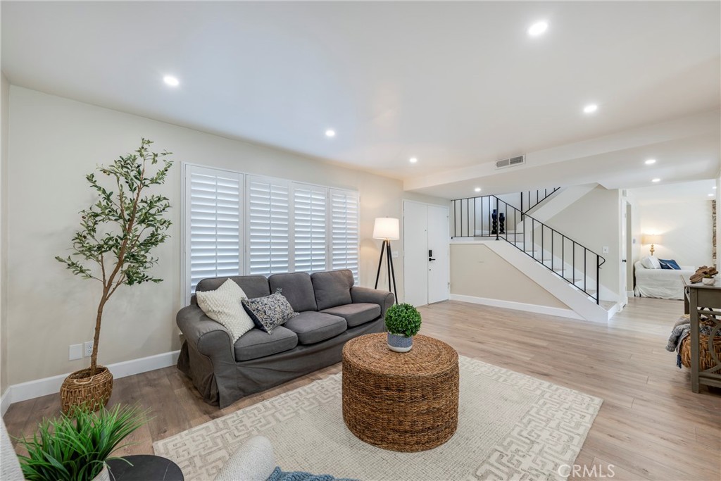 14121 Uxbridge Street