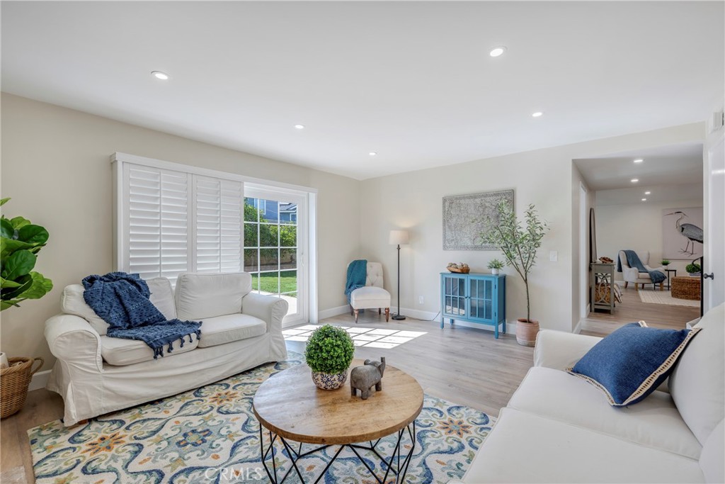 14121 Uxbridge Street