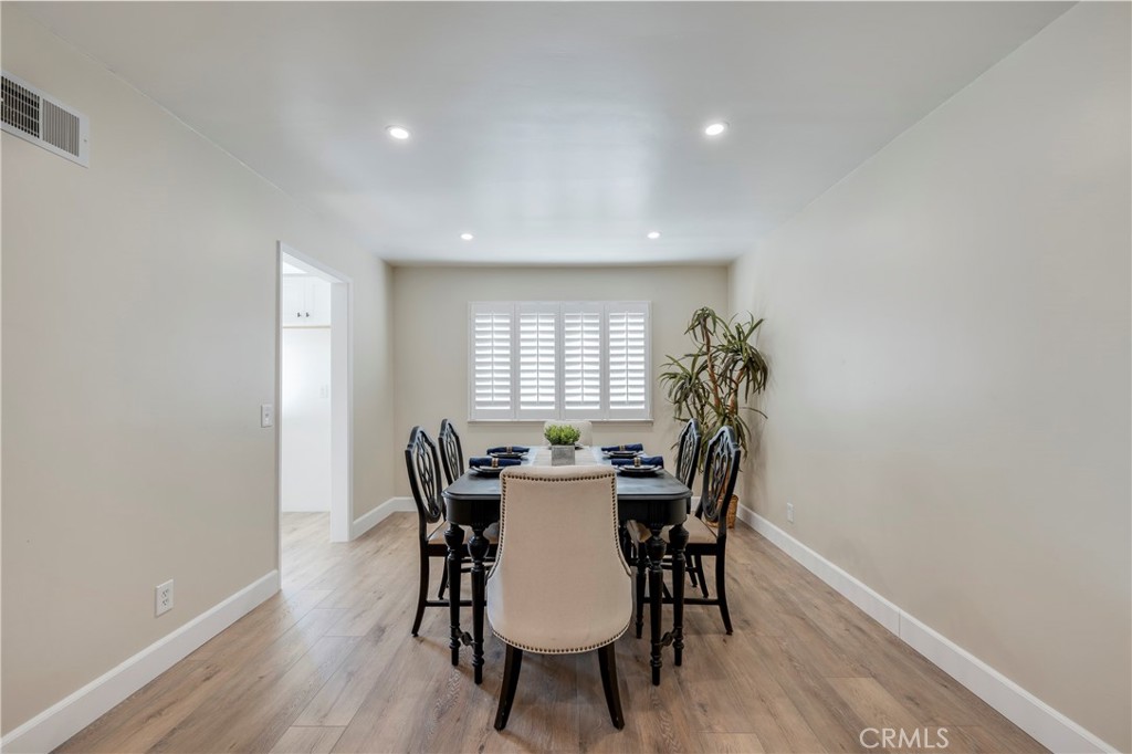 14121 Uxbridge Street