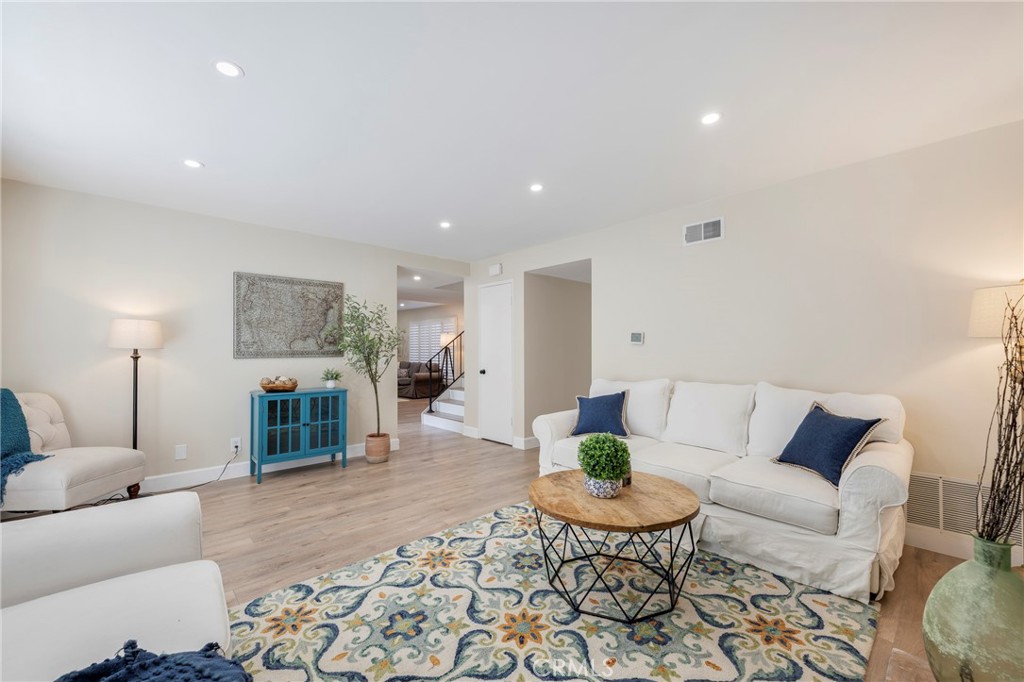 14121 Uxbridge Street