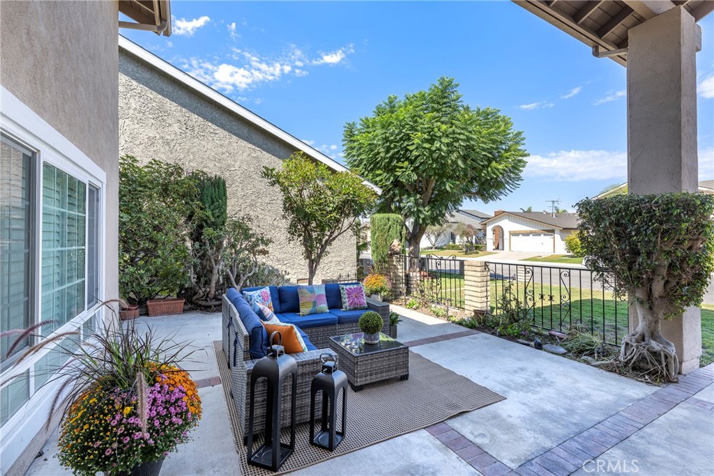 14121 Uxbridge Street