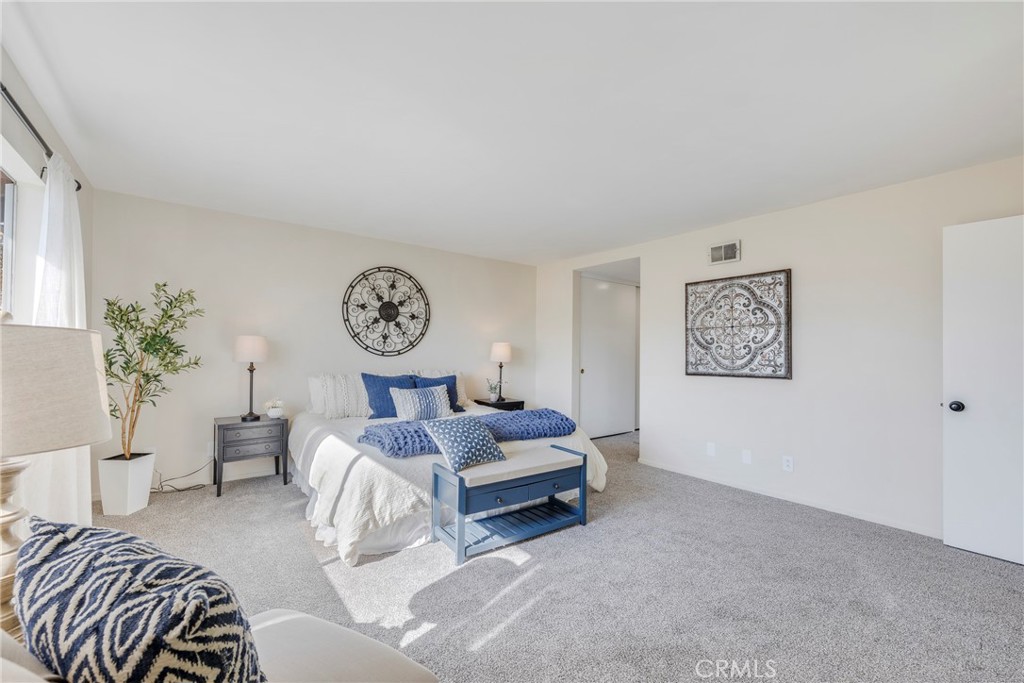 14121 Uxbridge Street