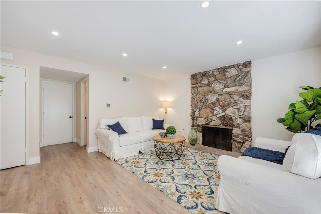 14121 Uxbridge Street