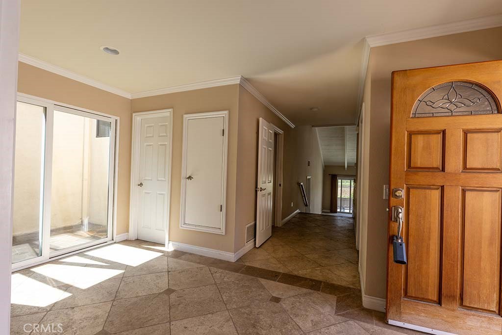 407 Thunderbird Court