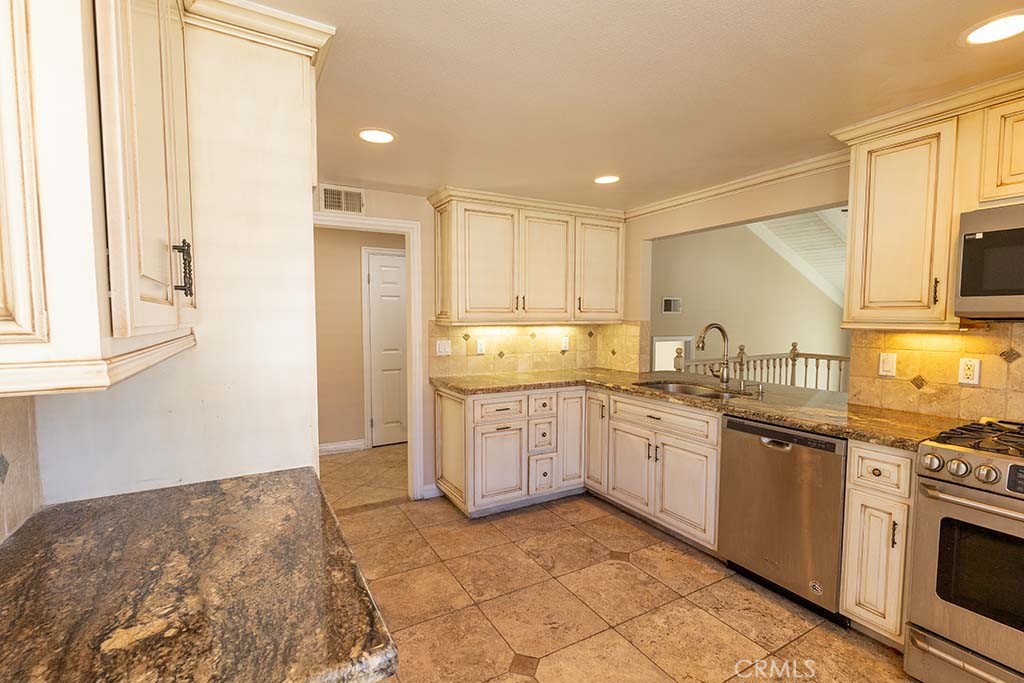 407 Thunderbird Court