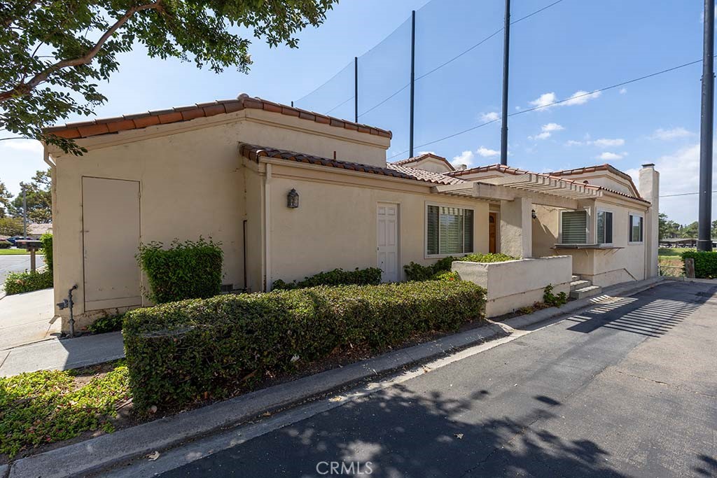 407 Thunderbird Court