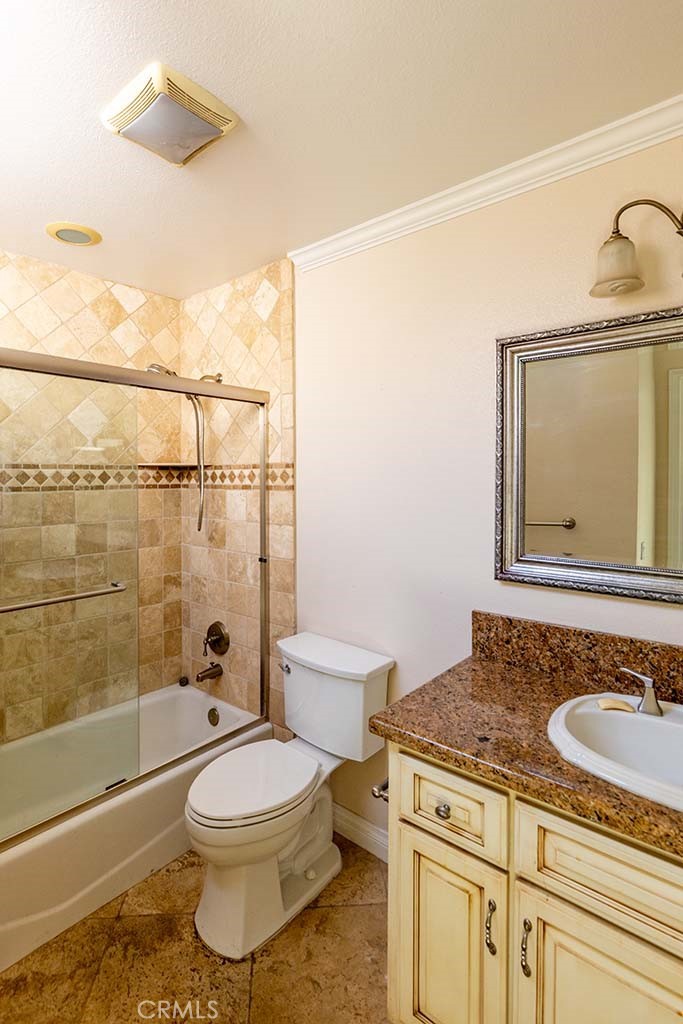 407 Thunderbird Court