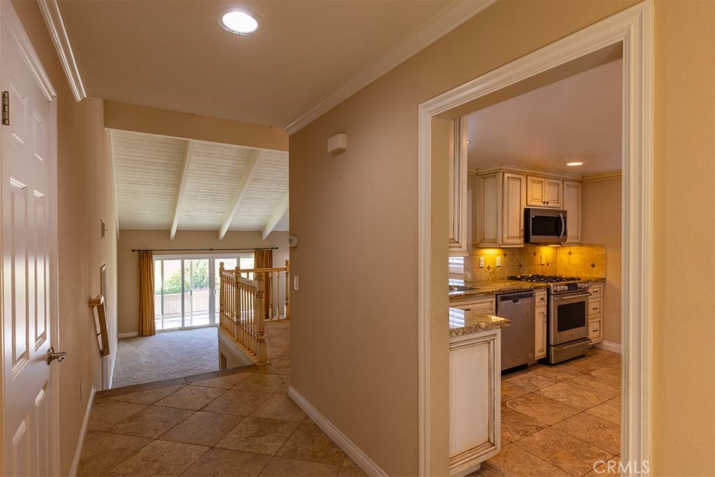 407 Thunderbird Court