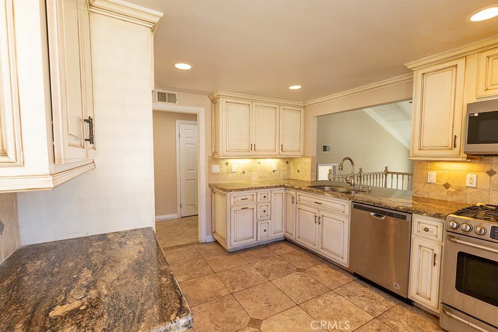 407 Thunderbird Court