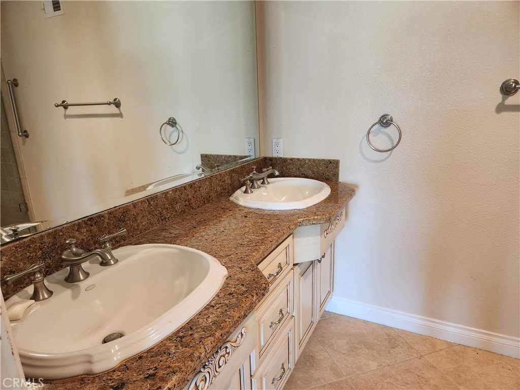 407 Thunderbird Court