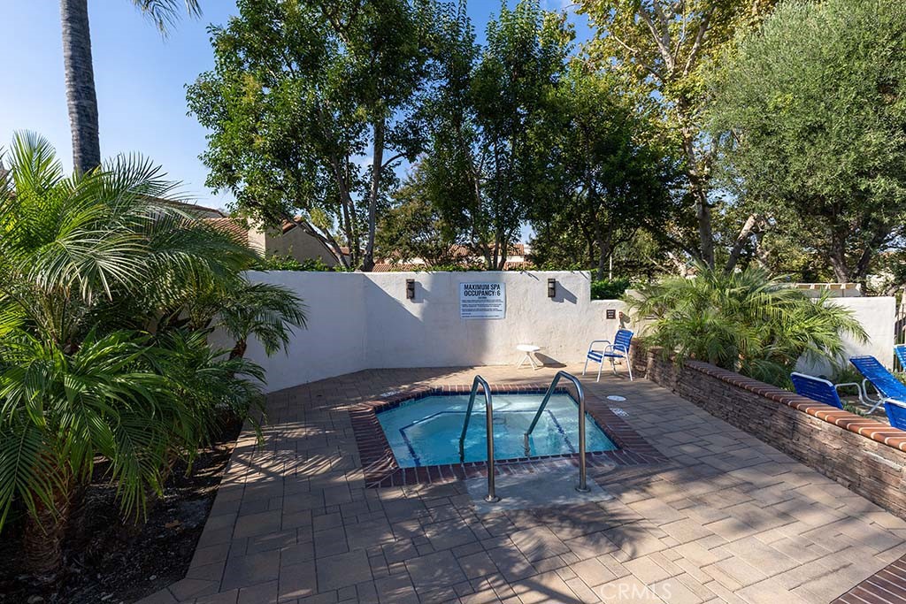 407 Thunderbird Court