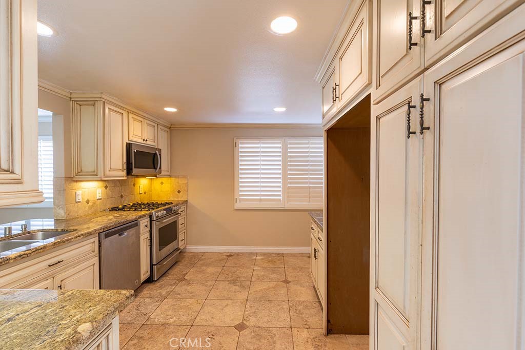 407 Thunderbird Court