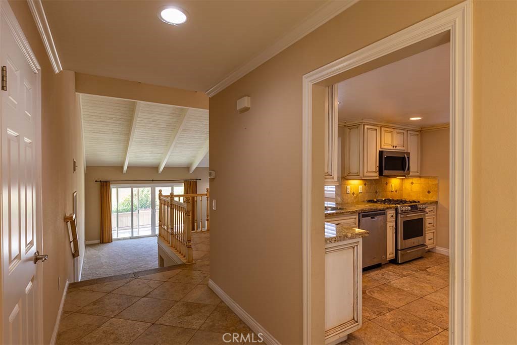 407 Thunderbird Court