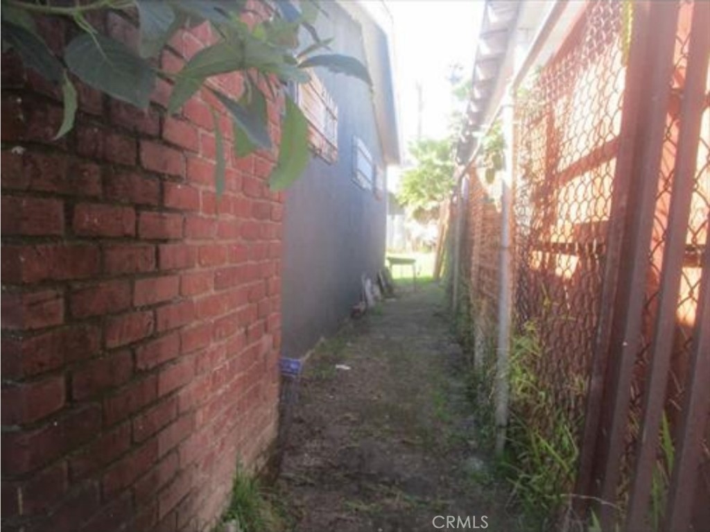 1521 S Cloverdale