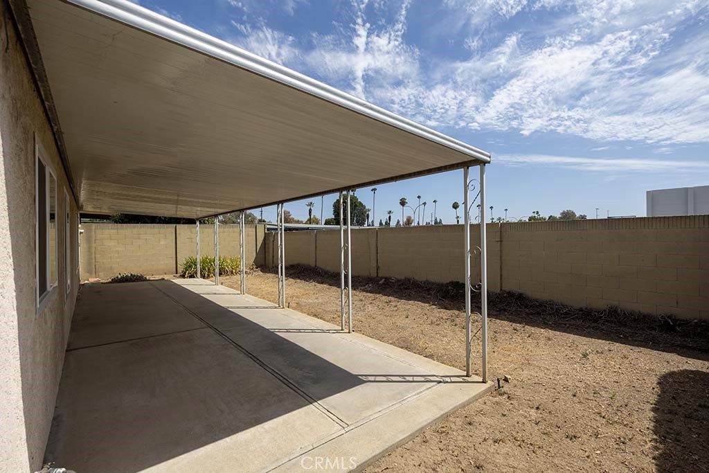 1854 W Skywood
