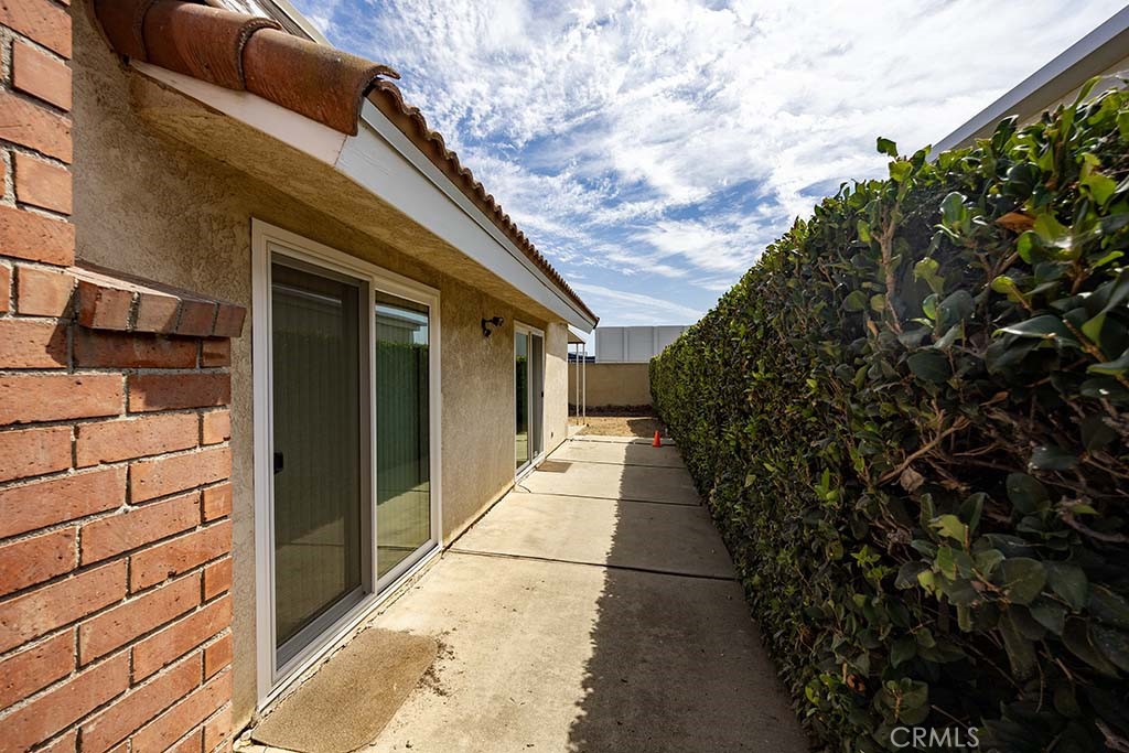 1854 W Skywood