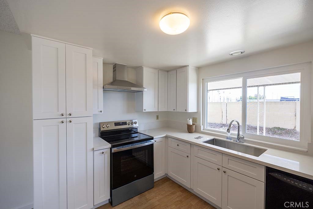 1854 W Skywood