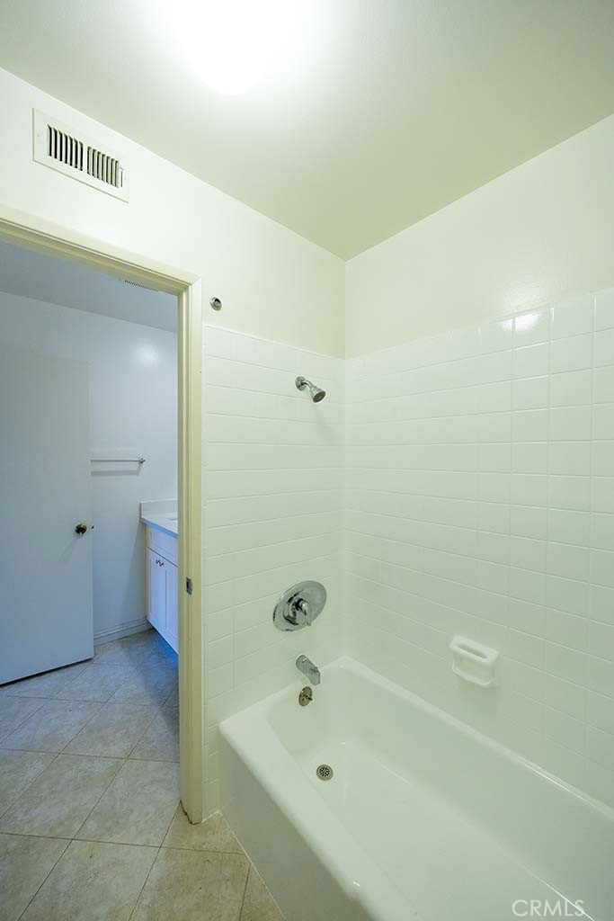 1854 W Skywood