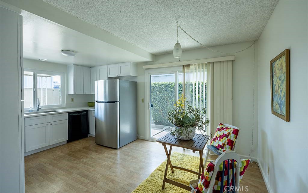 1854 W Skywood