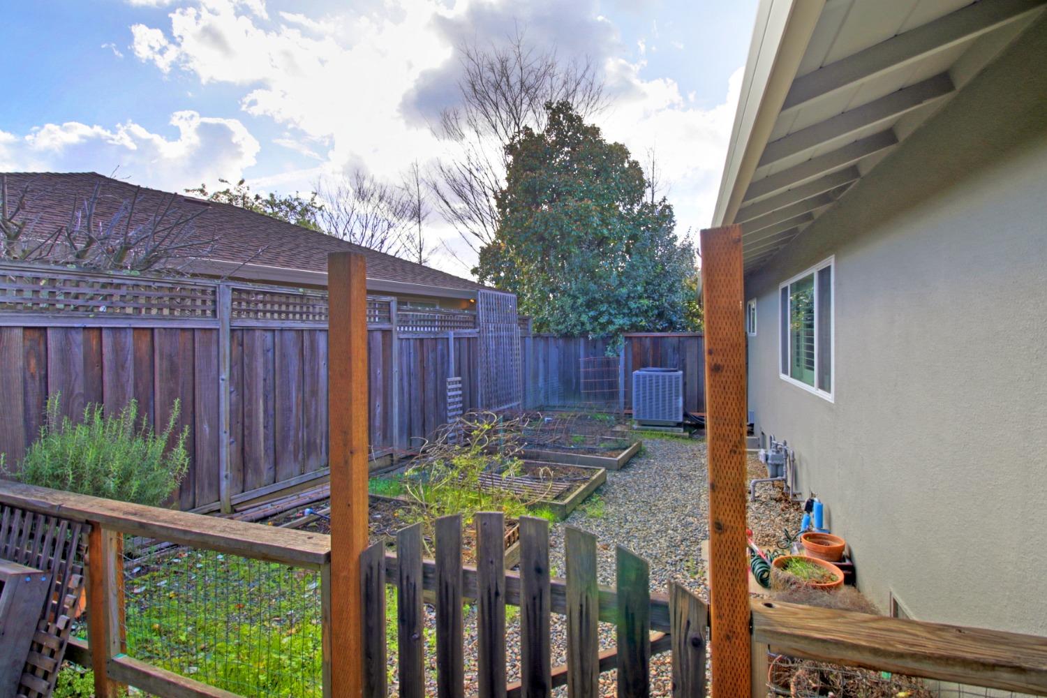 4105 Puente Way