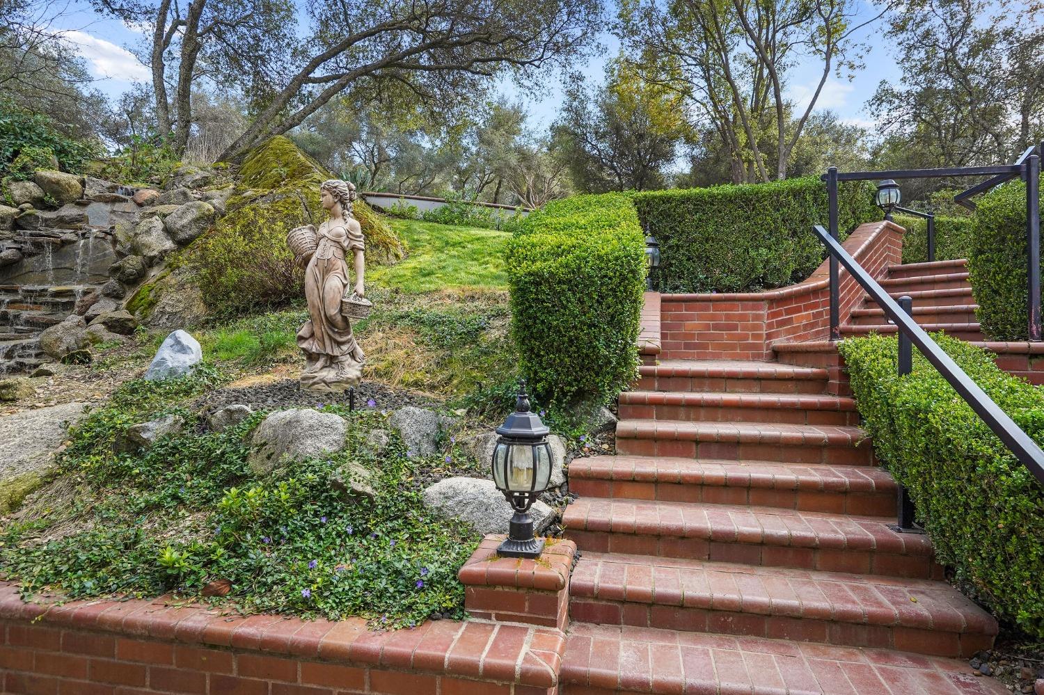 8860 Los Lagos Circle