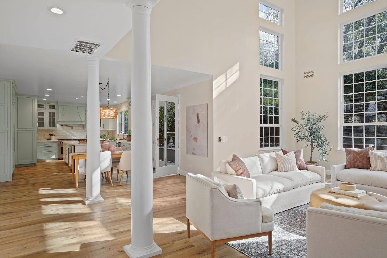 8860 Los Lagos Circle