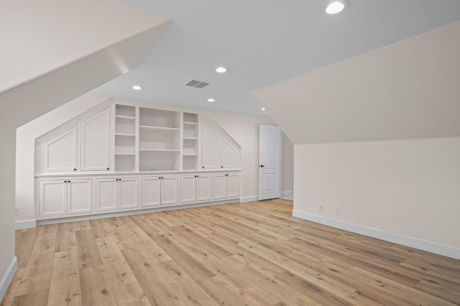 8860 Los Lagos Circle